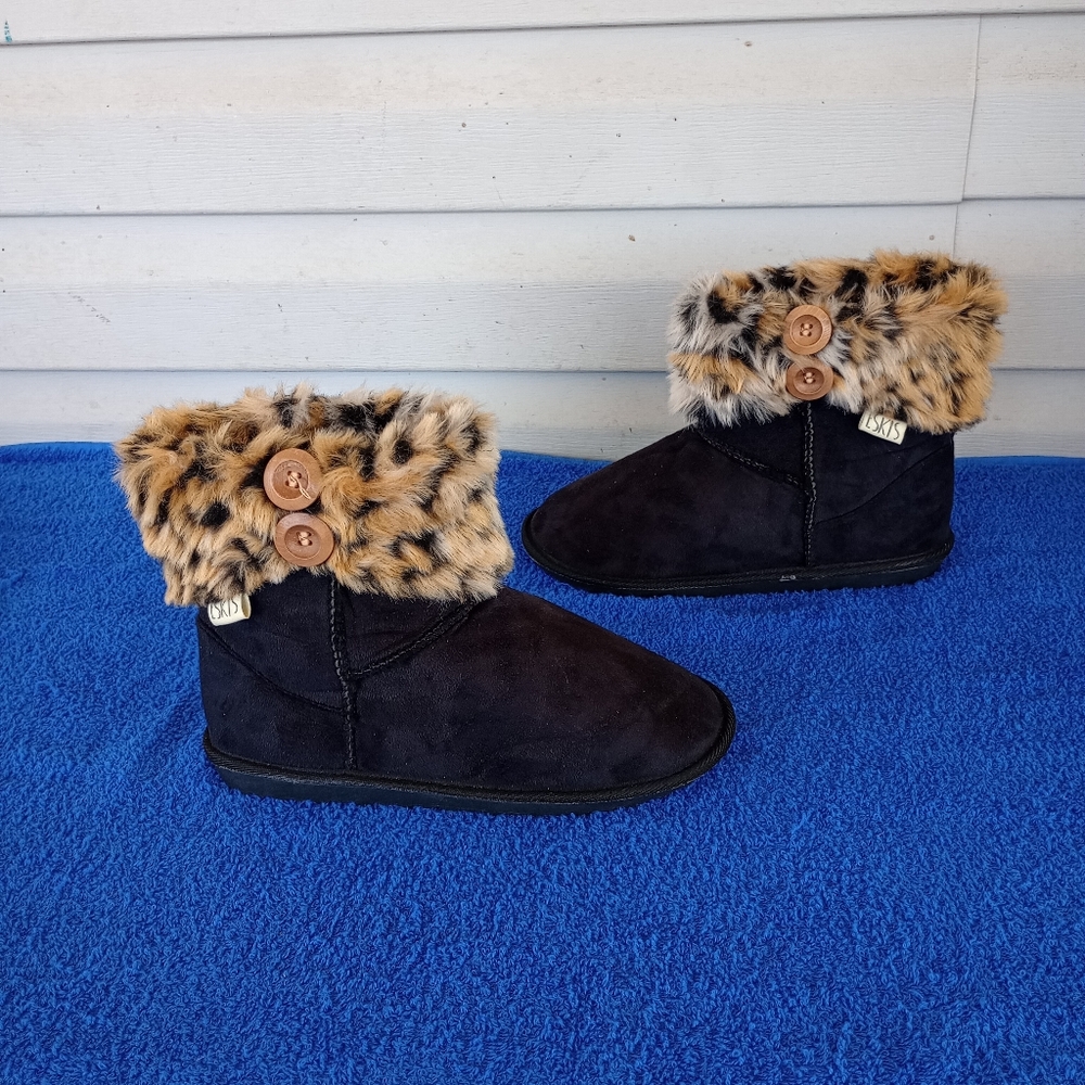 ESKIS Black With Faux Cheetah Fur Bootie Size 7